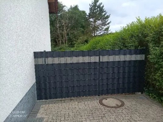1,6m Hoher Zaun mit 1,1 mm Sichtschutz